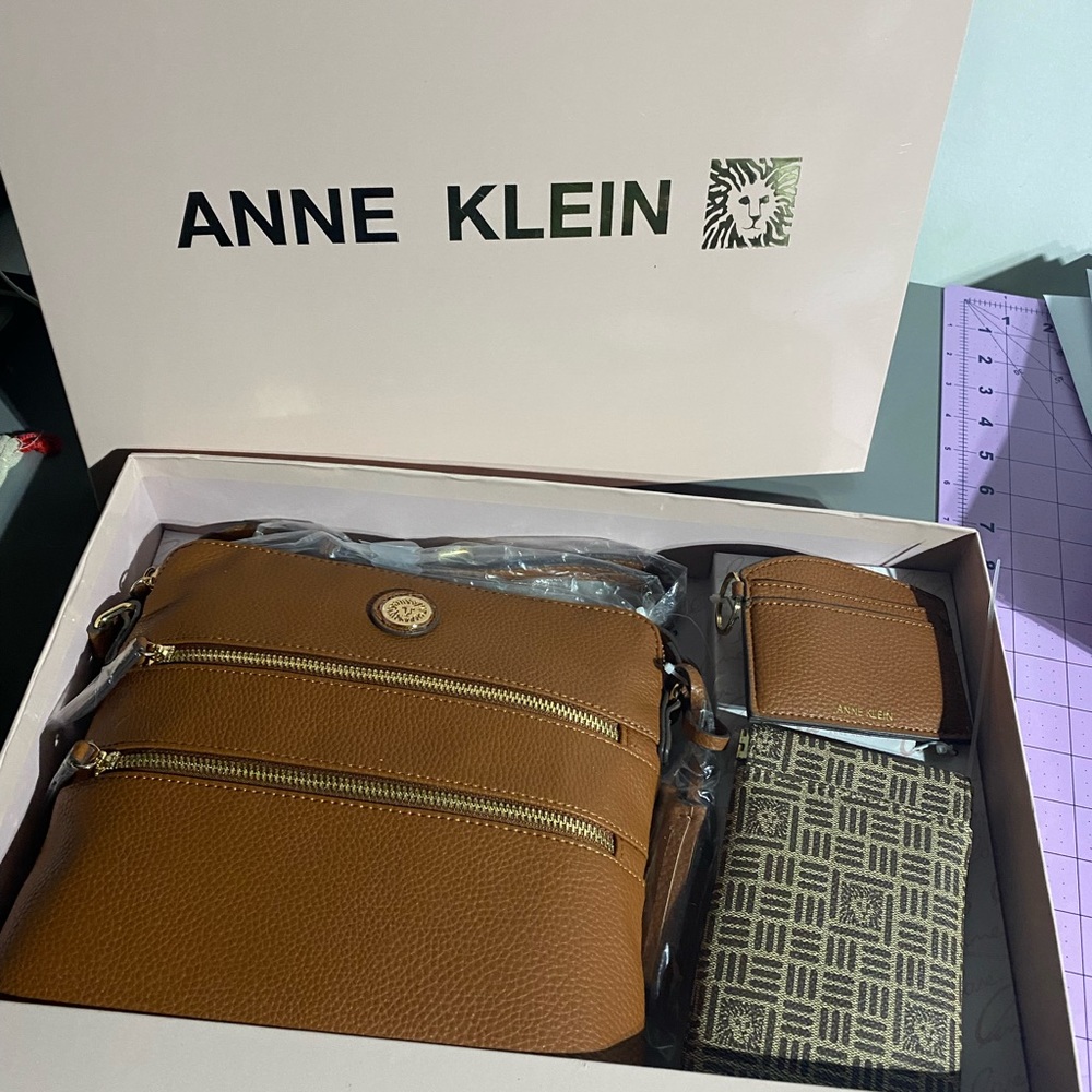 Anne klein cross body purse gift set new